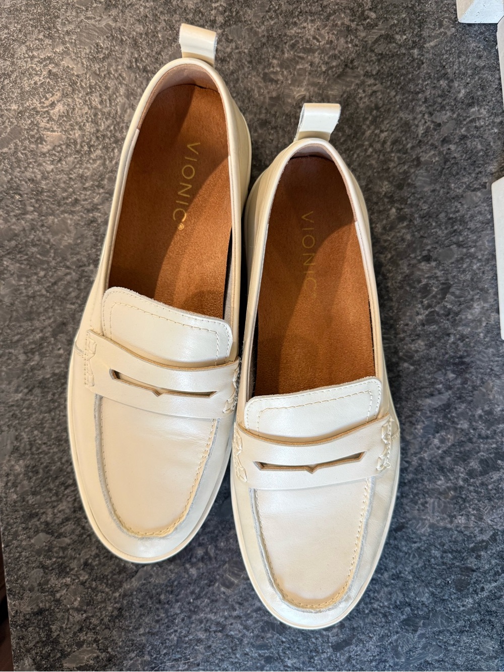 Vionic Ivory Leather Slip-On Penny Loafers Size 9 Wide